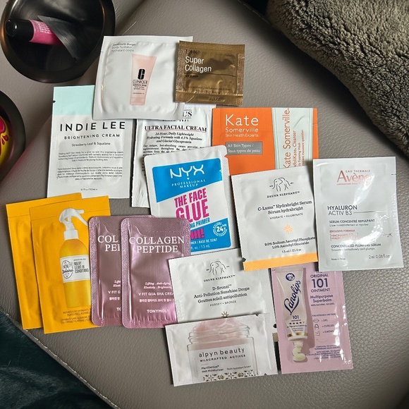 Travel samples - Picture 1 of 1